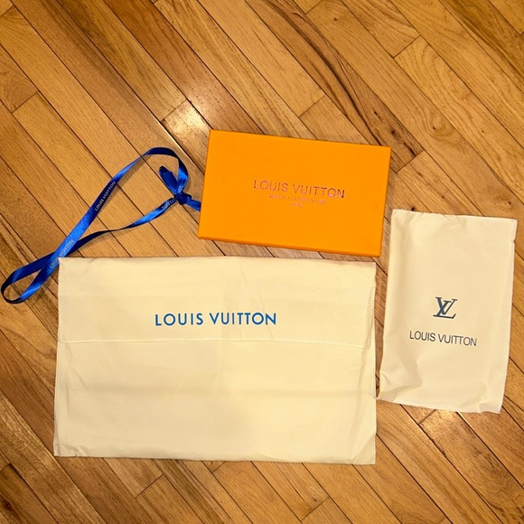 Louis Vuitton Accessories - Louis Vuitton box/dust bag set